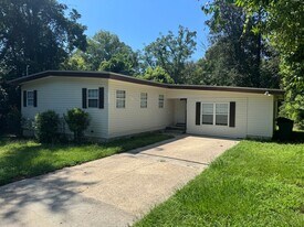 1615 Sharkey St in Tallahassee, FL - Building Photo