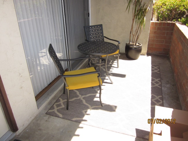 2213 Voorhees Ave in Redondo Beach, CA - Foto de edificio - Building Photo