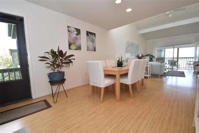 1512 Pelican Point Dr, Unit BA264 in Sarasota, FL - Building Photo - Building Photo