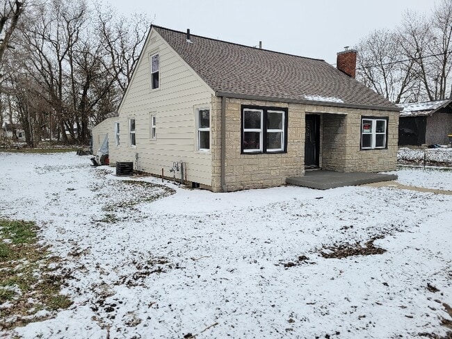 2413 W 27th St in Anderson, IN - Foto de edificio - Building Photo