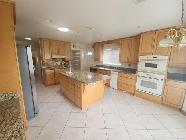 6421 Lochmoor Dr in San Diego, CA - Building Photo - Building Photo