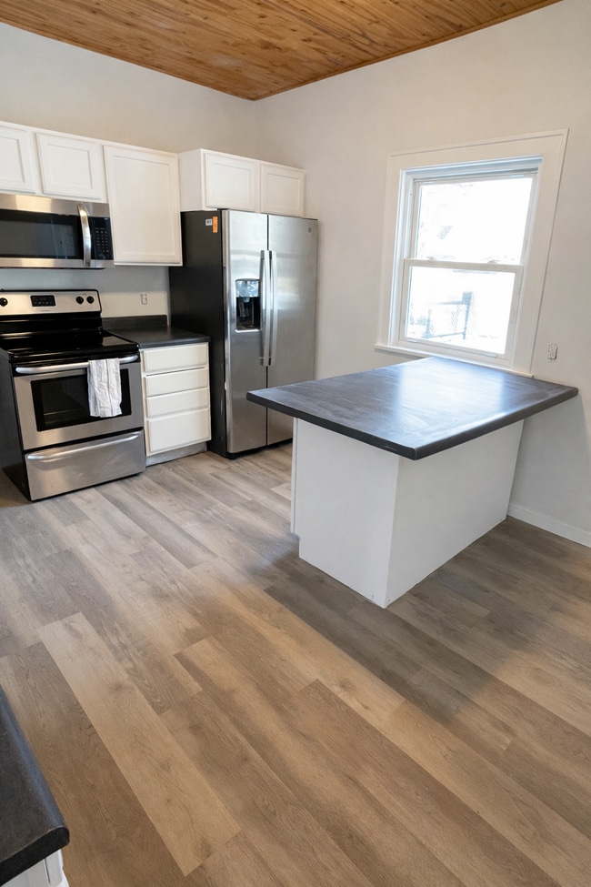 717 2nd Ave NE in Waseca, MN - Foto de edificio - Building Photo