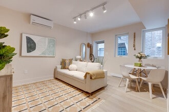 4050 Chem. de Trafalgar, Unit SI ID1385471P in Montréal, QC - Building Photo - Building Photo