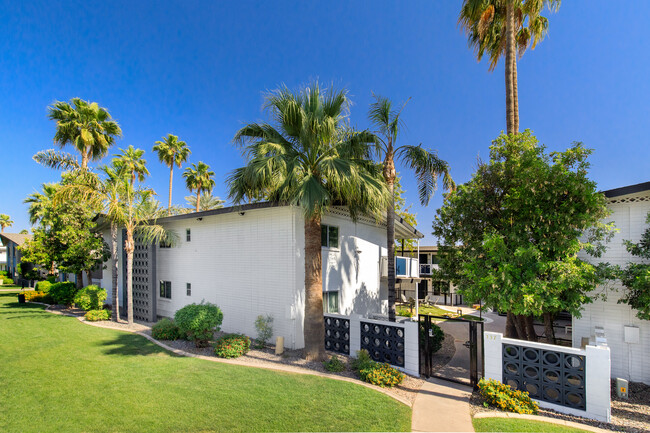 Uptown 18 in Phoenix, AZ - Foto de edificio - Building Photo