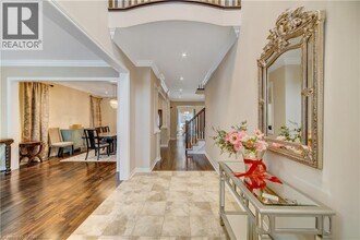 722 Sundew Dr in Waterloo, ON - Building Photo - Building Photo