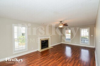 1930 Whirlaway Cir in Clarksville, TN - Foto de edificio - Building Photo