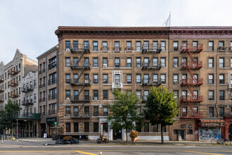 180 Borinquen Pl in Brooklyn, NY - Building Photo - Building Photo