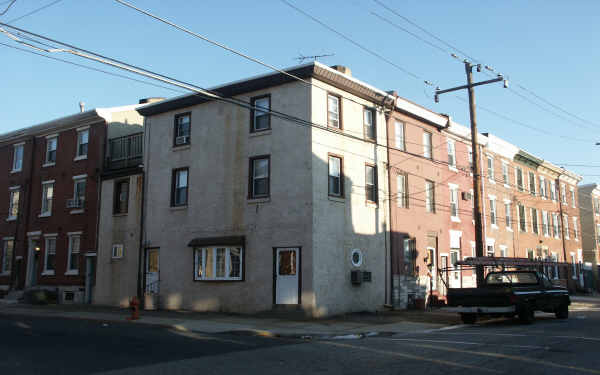 2331 E Huntingdon St in Philadelphia, PA - Building Photo