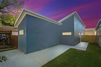 2221 Hooper St in Dallas, TX - Building Photo - Building Photo