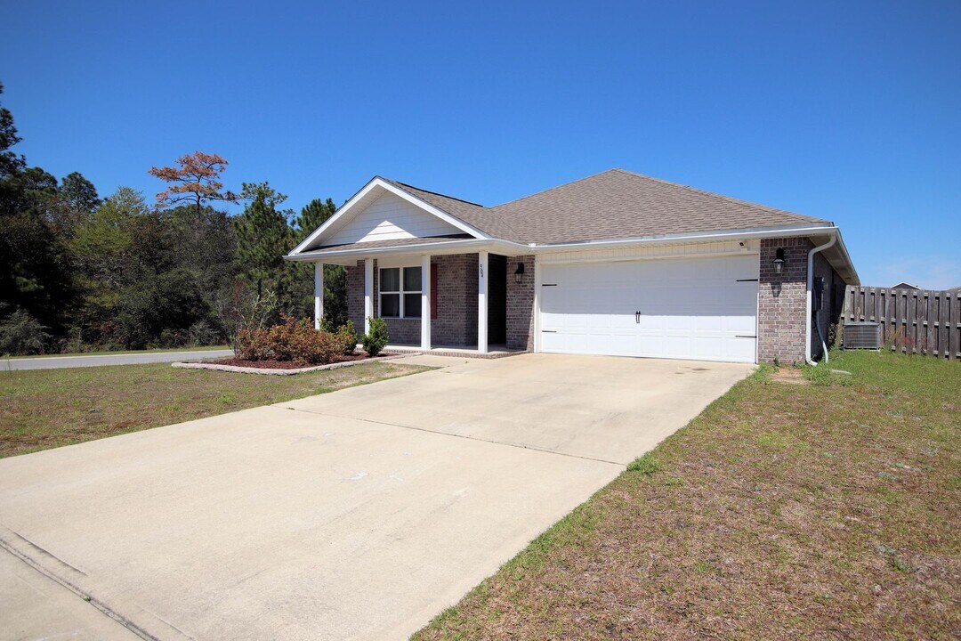 904 Merganser Way in Crestview, FL - Foto de edificio