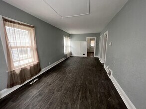 1942 Barrows St in Toledo, OH - Building Photo - Building Photo