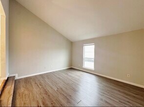 8717 Victorian Village Dr in Houston, TX - Building Photo - Building Photo