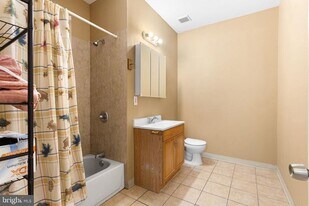 1237 W Allegheny Ave in Philadelphia, PA - Building Photo