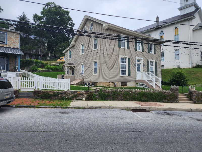 309 Strasburg Ave in Parkesburg, PA - Building Photo