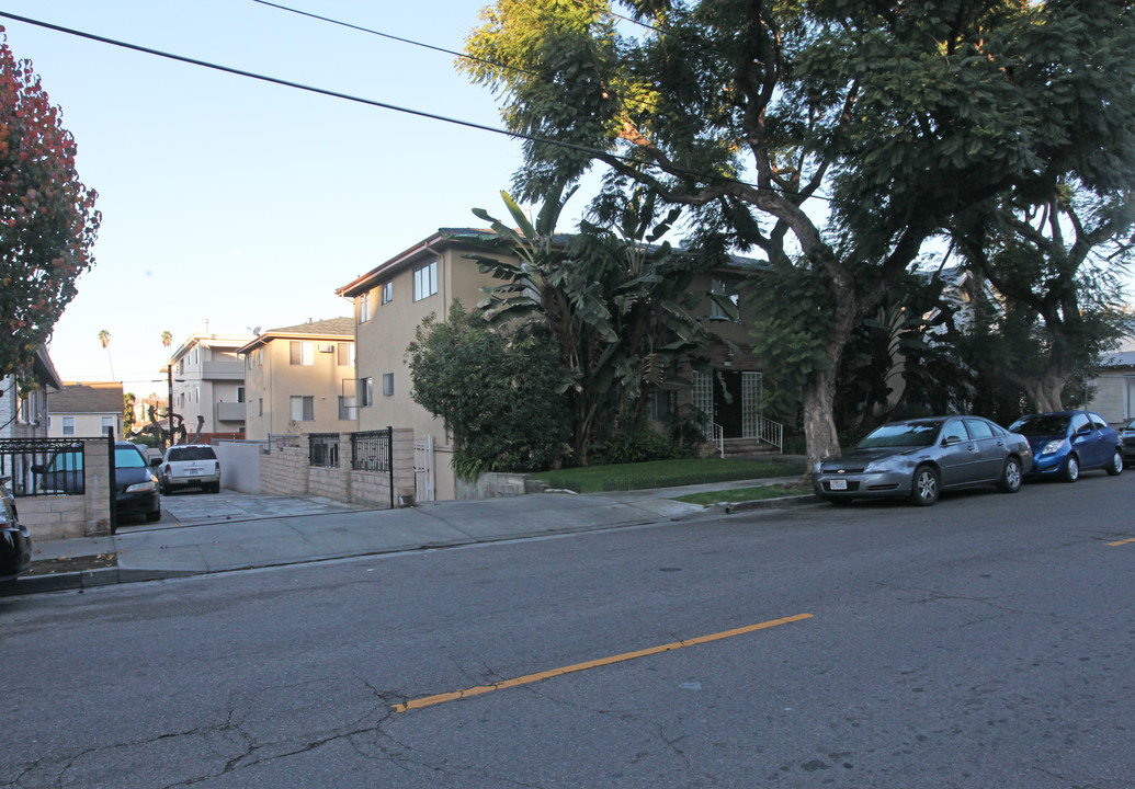 1625 N Edgemont St in Los Angeles, CA - Building Photo