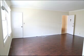 1242-1244 Smithwood Dr in Los Angeles, CA - Foto de edificio - Building Photo