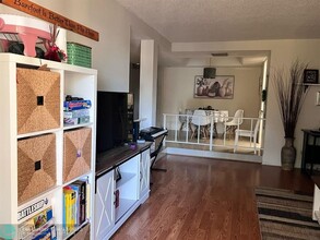 3760 Inverrary Dr in Lauderhill, FL - Building Photo - Building Photo
