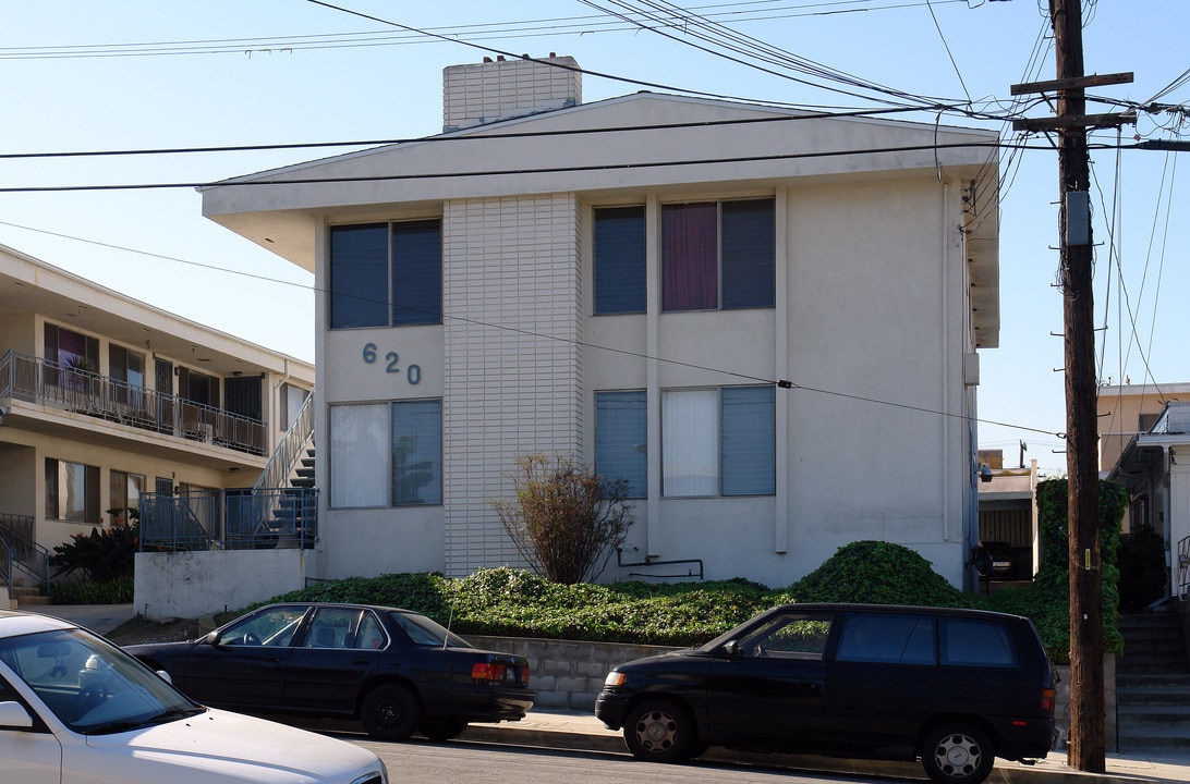 620-624 Aerick St in Inglewood, CA - Foto de edificio