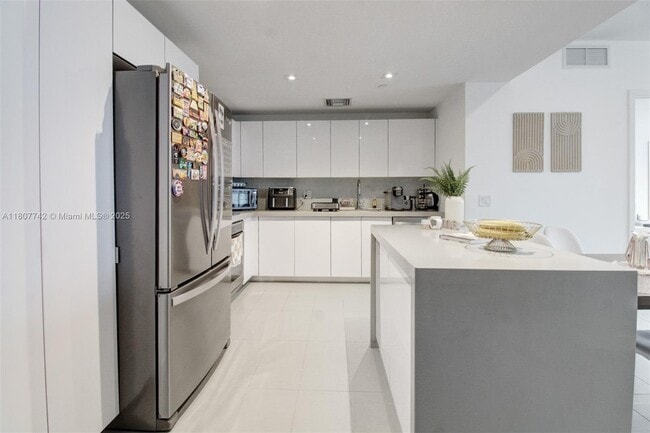1600 NE 1st Ave, Unit 2207 in Miami, FL - Building Photo - Building Photo