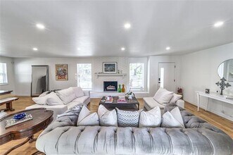 5837 Clendenin Ave in Dallas, TX - Building Photo - Building Photo