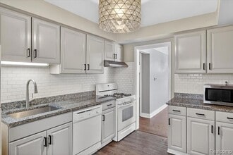 13731 Elgin St in Oak Park, MI - Building Photo - Building Photo