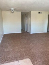 12403 Hibiscus Oak Pl-Unit -201 in Tampa, FL - Building Photo - Building Photo