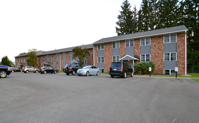 Sherbrook Apartments in Cortland, NY - Foto de edificio - Building Photo