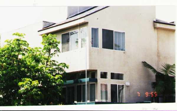 2451 PURDUE AV in Los Angeles, CA - Building Photo