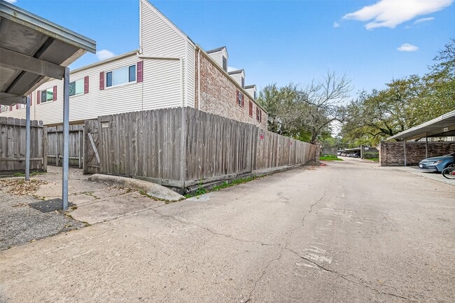 13244 Trail Hollow Dr