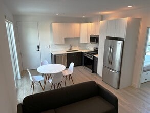 Oasis at the ROW in Los Angeles, CA - Building Photo - Building Photo