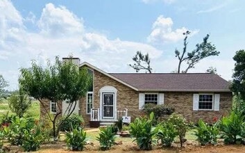 7918 Holly Hills Dr in Chattanooga, TN - Foto de edificio - Building Photo
