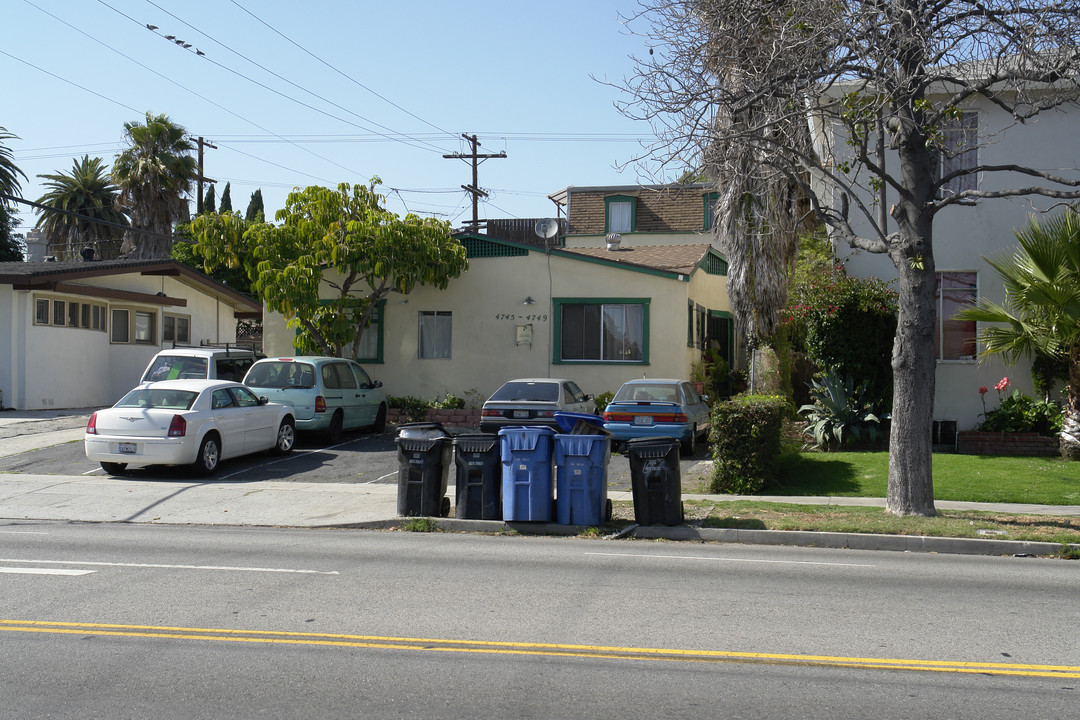 4745 Beverly Blvd in Los Angeles, CA - Building Photo