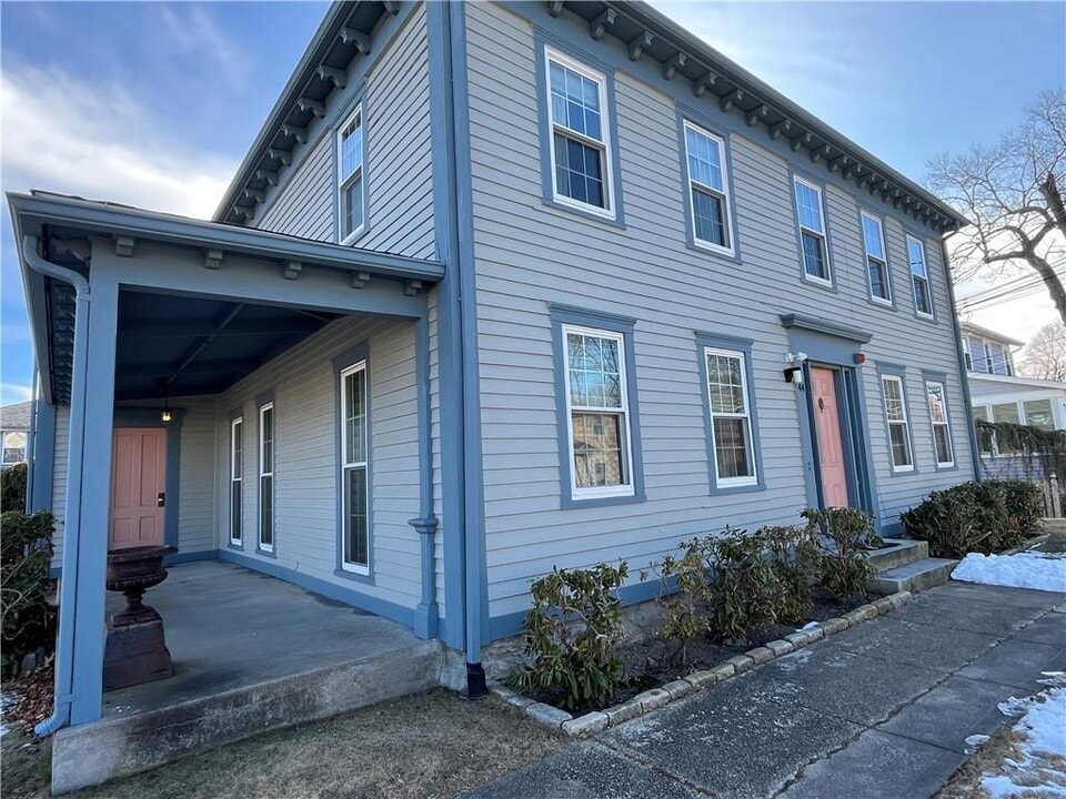 44-44 Phillips St in North Kingstown, RI - Building Photo