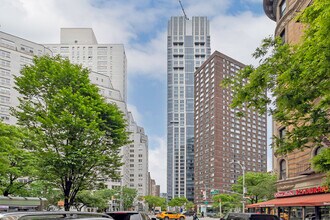200 Amsterdam Ave in New York, NY - Foto de edificio - Building Photo