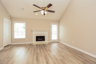 3012 Deer Trail Dr in Spring Hill, TN - Foto de edificio - Building Photo