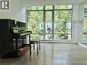 3131 Deer Ridge Dr in West Vancouver, BC - Building Photo - Building Photo