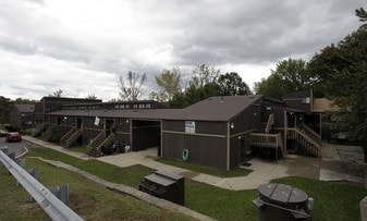 Park Plaza in Johnston, RI - Building Photo