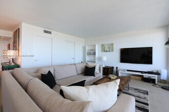 1900 Sunset Harbour Dr, Unit # in Miami Beach, FL - Foto de edificio - Building Photo