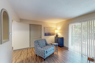 Parkway Apartments in Columbia, MO - Foto de edificio - Interior Photo