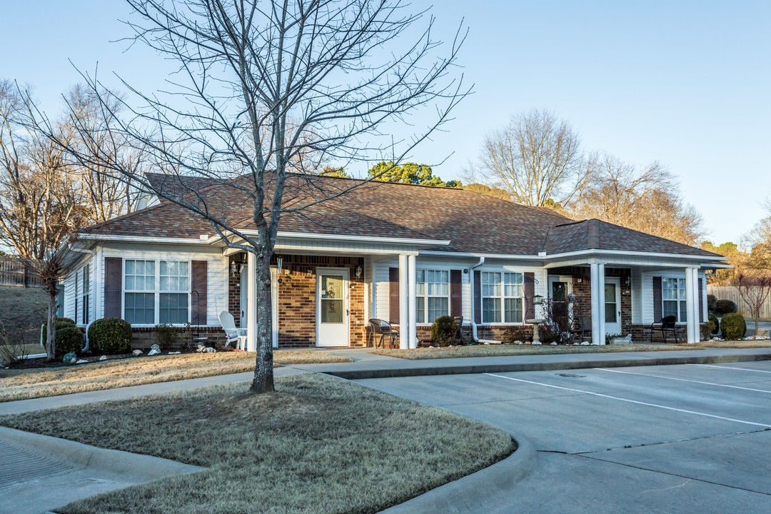 Bristol Place Apartments in Bryant, AR - Building Photo