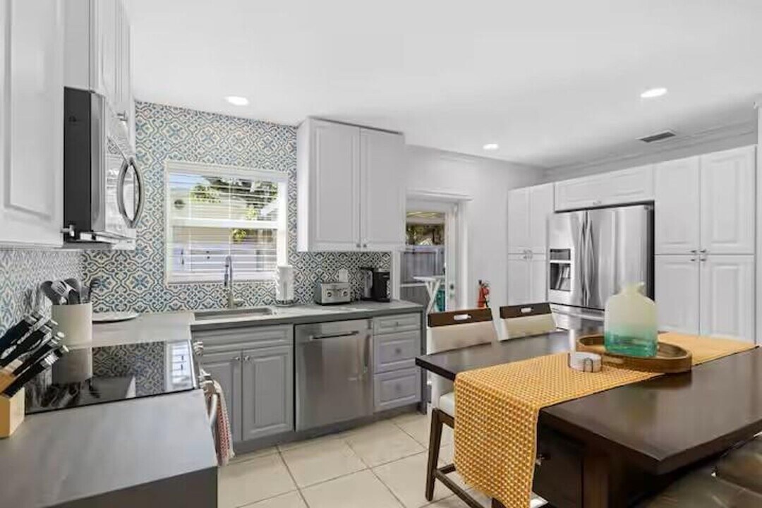 2601 NE 9th Terrace in Wilton Manors, FL - Building Photo