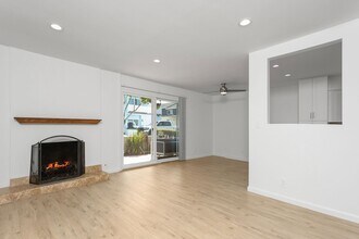211 Fern St in Newport Beach, CA - Building Photo - Building Photo
