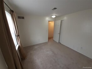 154 Princeton Dr in South Lyon, MI - Building Photo - Building Photo