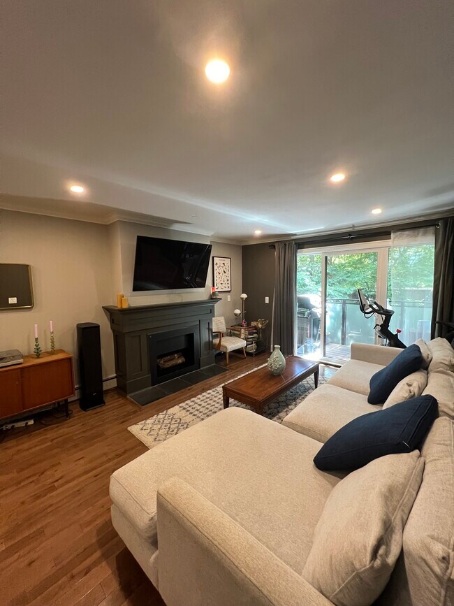 1066 8th Av E in Vancouver, BC - Building Photo - Building Photo