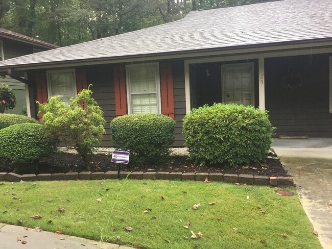 property at 25 Oakwood Dr
