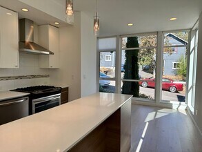2019 E Spruce St in Seattle, WA - Building Photo - Building Photo