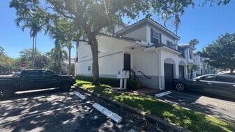 735 SW 148th Ave in Davie, FL - Building Photo