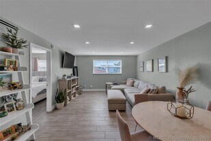 611 NE 14th Ave in Fort Lauderdale, FL - Building Photo