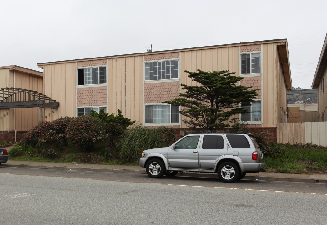 415 Esplanade Ave in Pacifica, CA - Building Photo