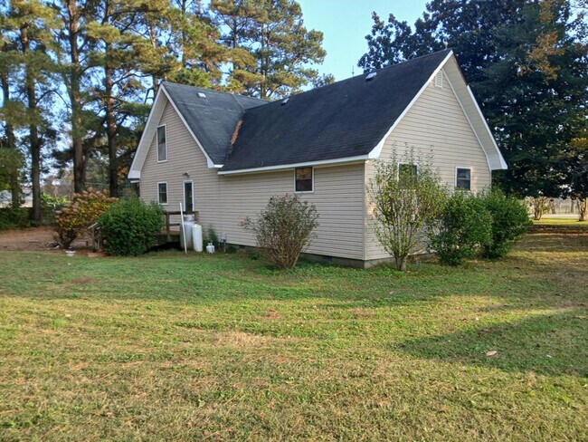 205 South End Rd in Knotts Island, NC - Building Photo - Building Photo